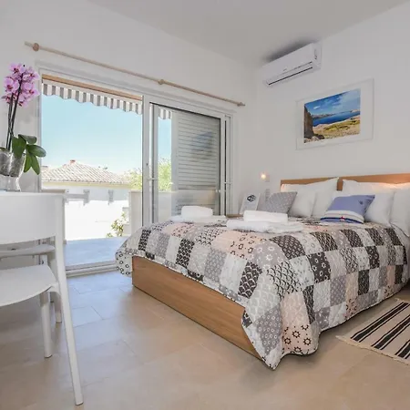 Villa Magena - Modern Apartments In Pag Center Pag Town Exterior photo