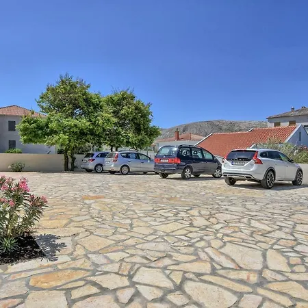 Villa Magena - Modern Apartments In Pag Center Pag Town Exterior photo