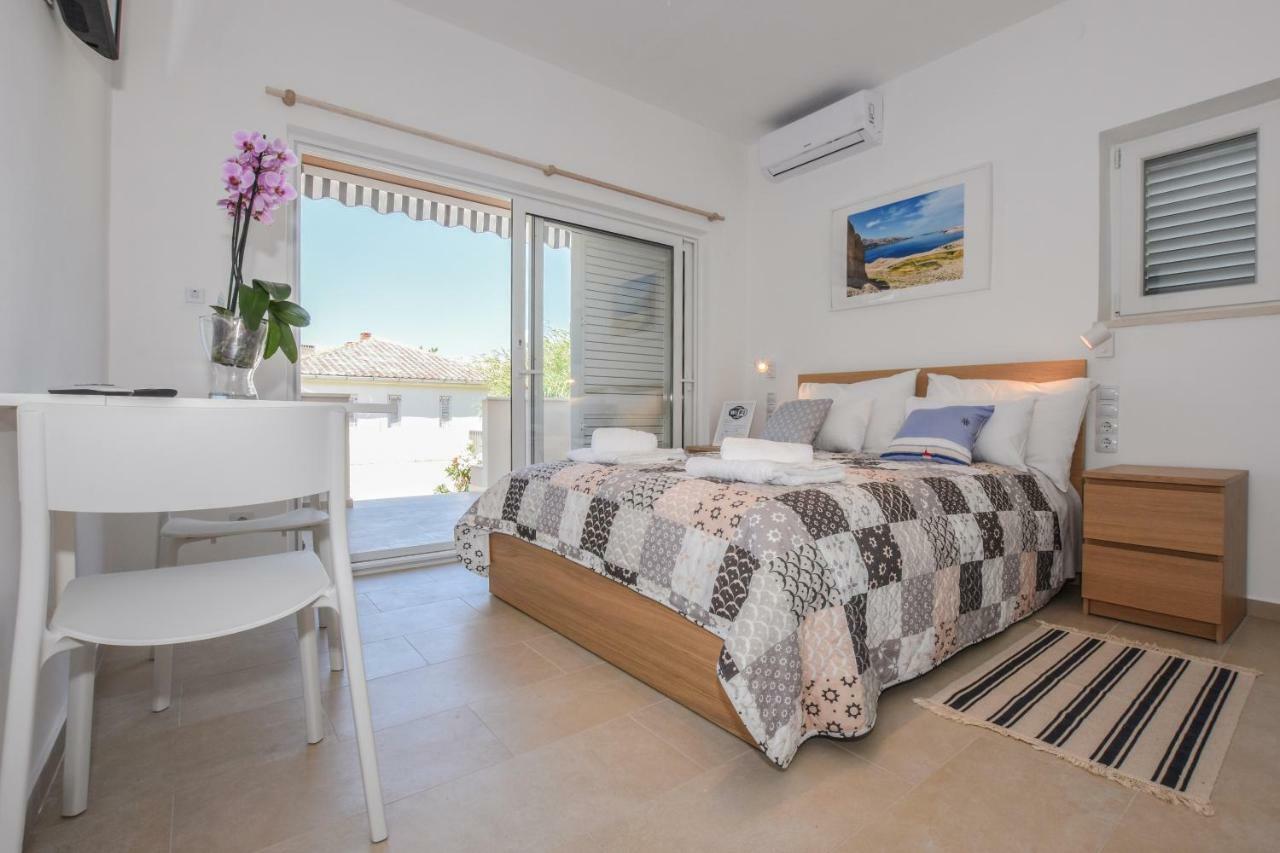 Magena - Modern In Pag Center Apartment *